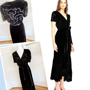 Johnny Was Black Silk Velvet Cut Embroidery Sz M
Excellent condition.